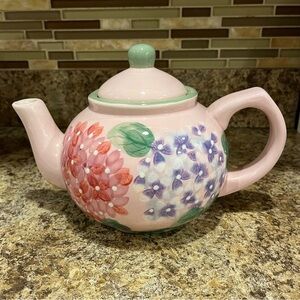 Nantucket Floral Hydrangeas Pink Teapot with Lid 7 Cup